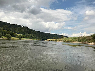Impressionen Weser mit Wolken vom Kajak aus