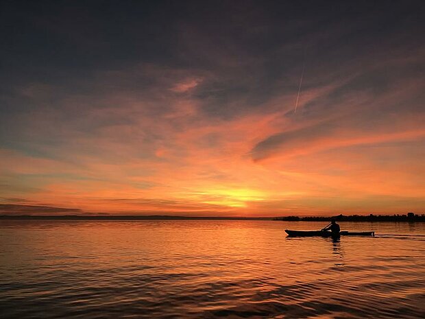 Sonnenuntergang mit Kajak WindSolo von Tahe Marine